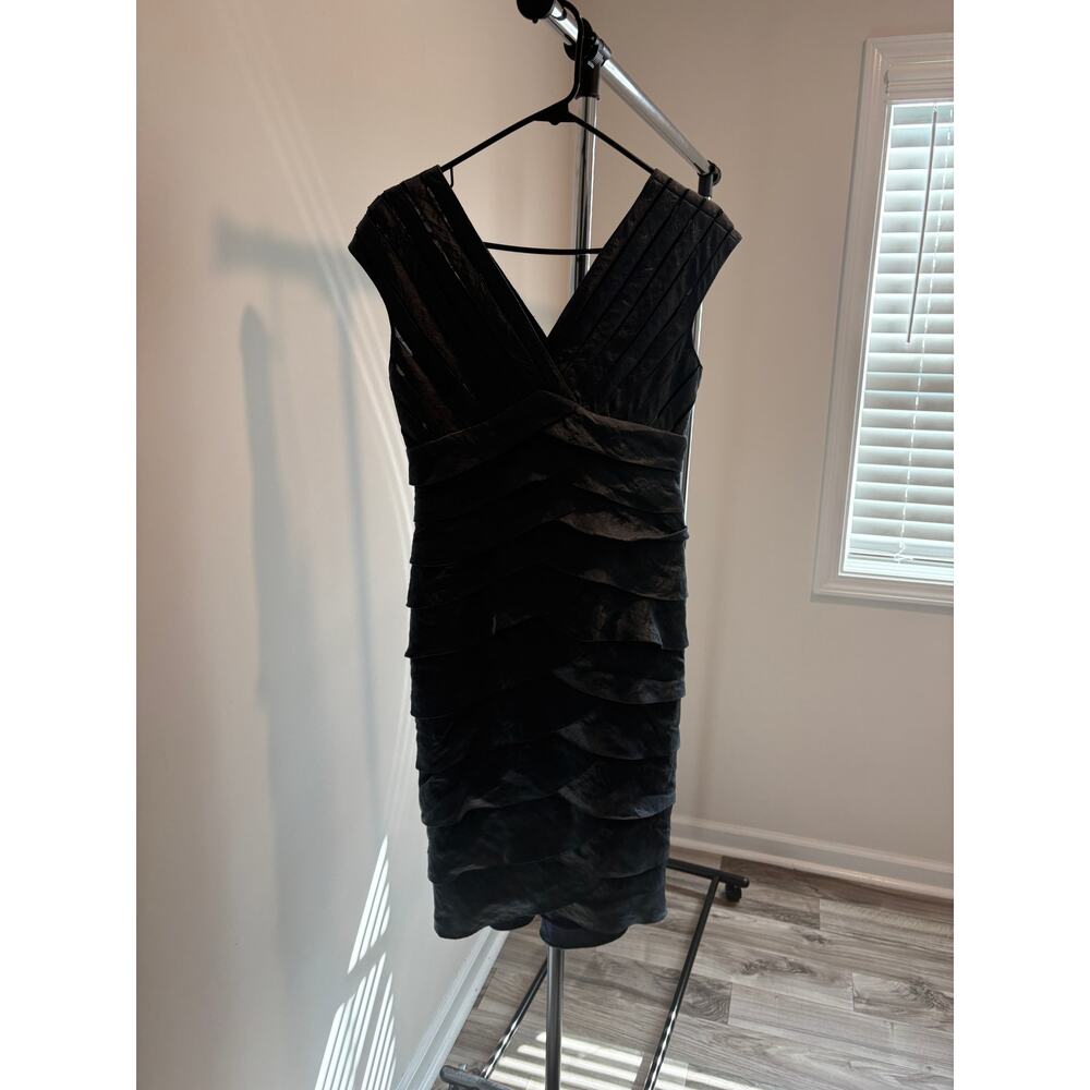 Adrianna Papell Black Pleated V-Neck Ruffled Tiered Cocktail Sheath Dress Size 8